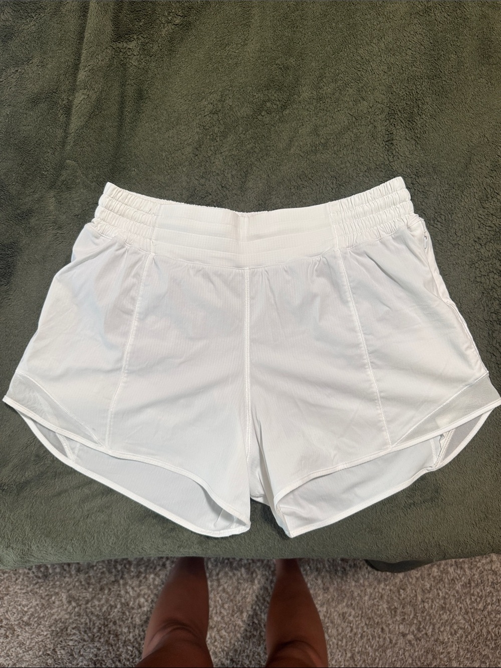 lululemon white women’s training shorts